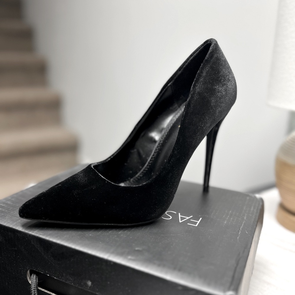 Black Velvet Heels - Fashion Nova